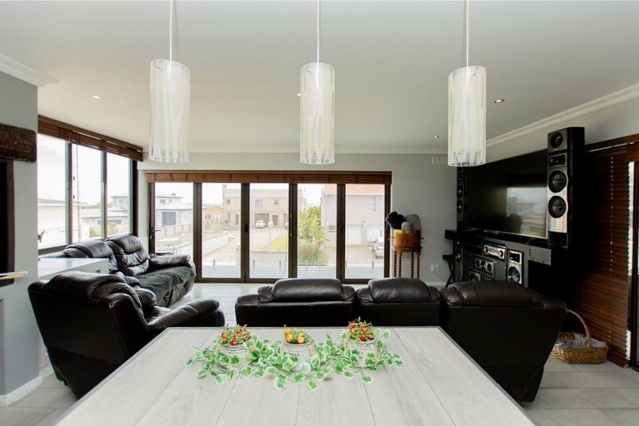 7 Bedroom Property for Sale in Myburgh Park Western Cape